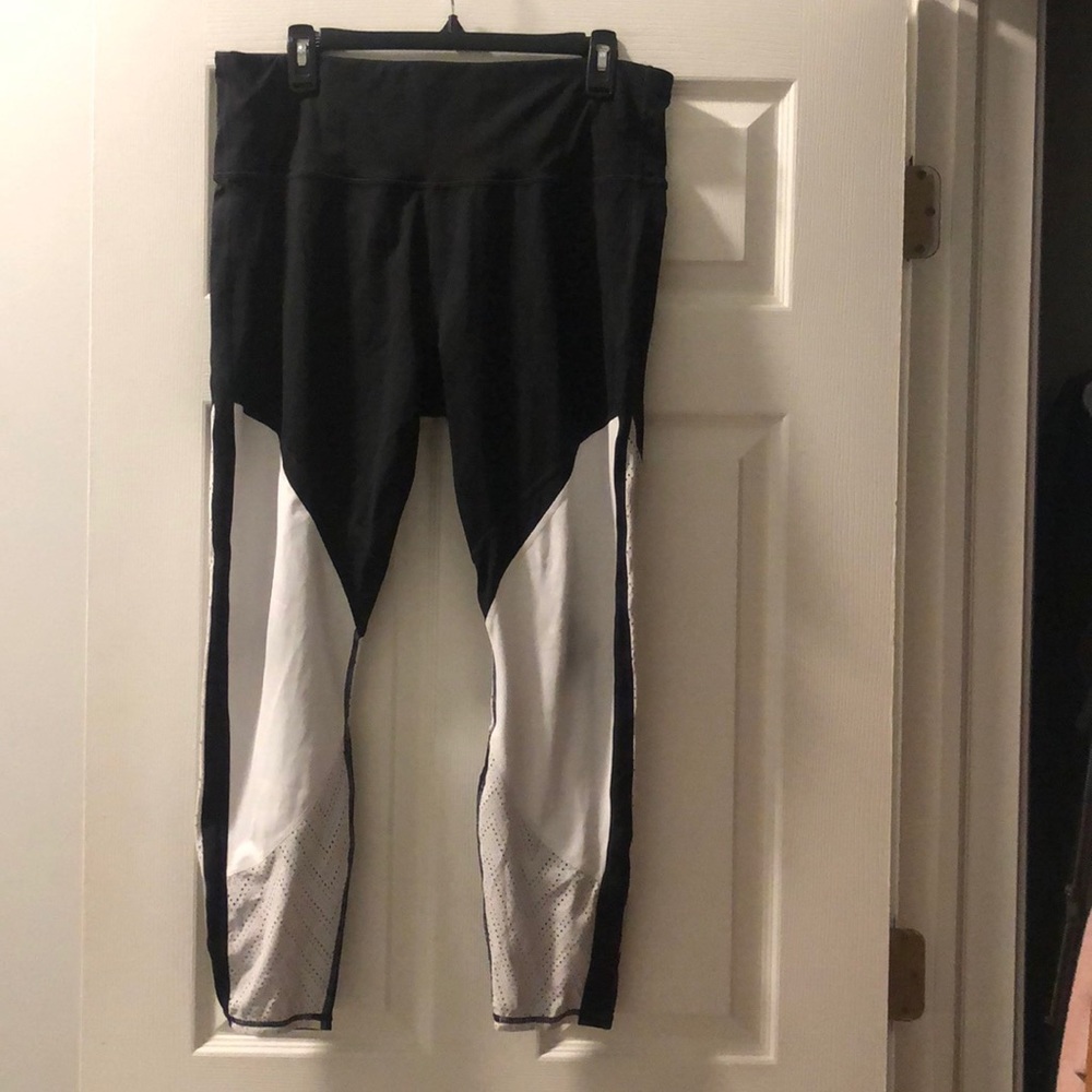 Athletes yoga pant leggings. XL. Black.